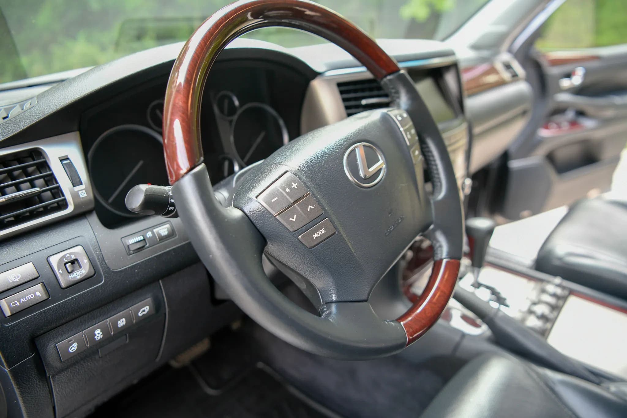 2014 Lexus LX570, view