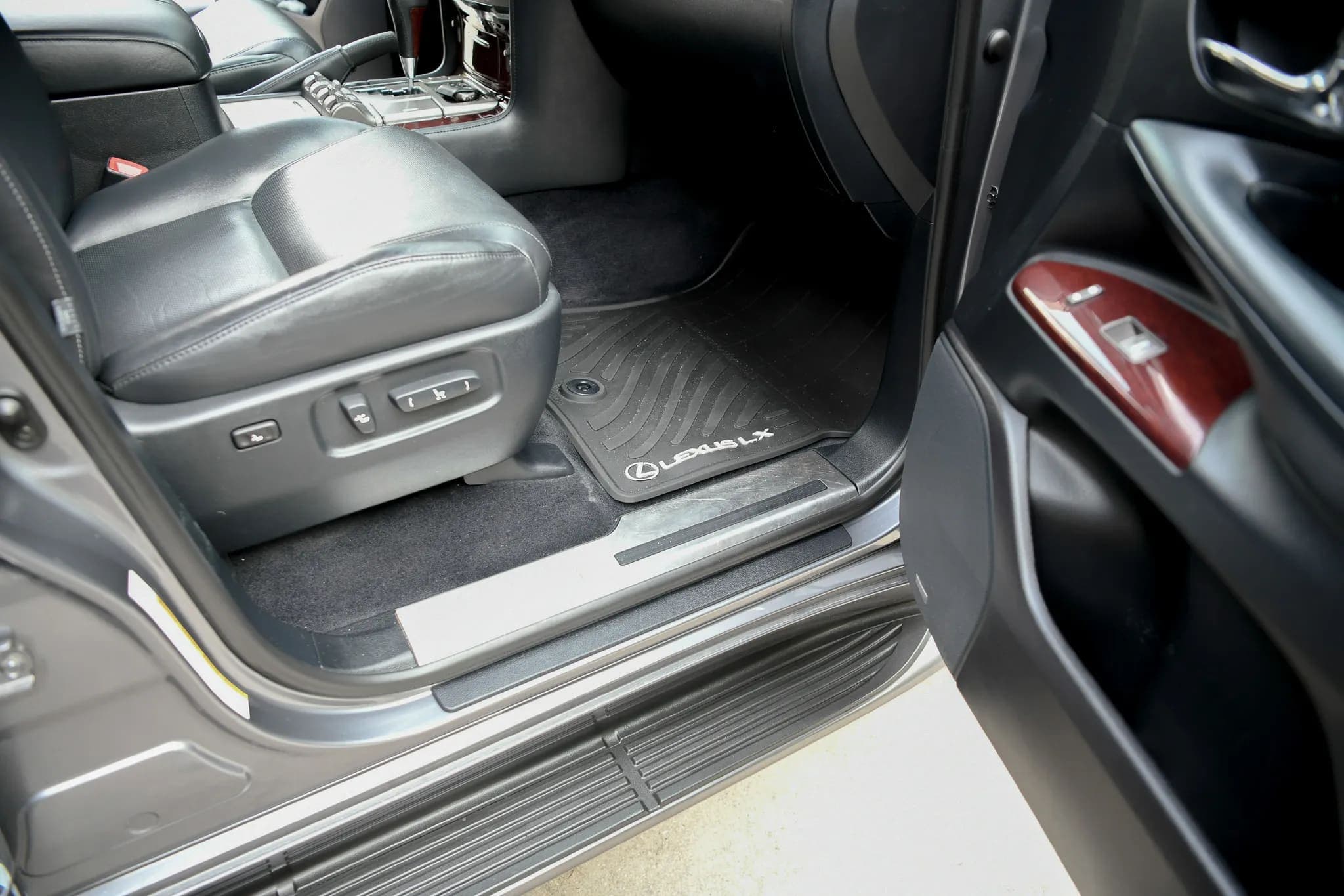 2014 Lexus LX570, view