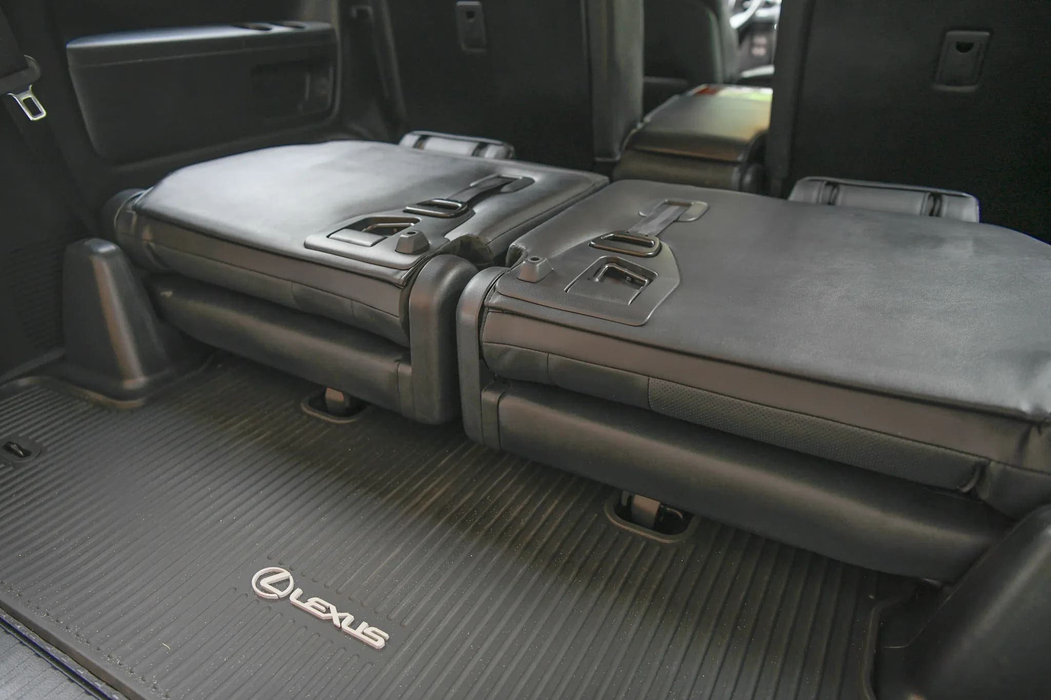 2014 Lexus LX570, view