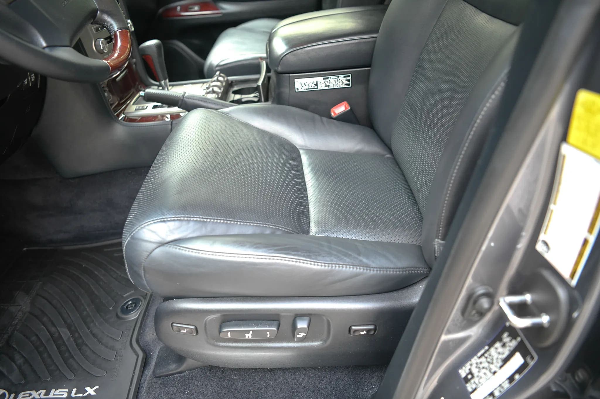 2014 Lexus LX570, view
