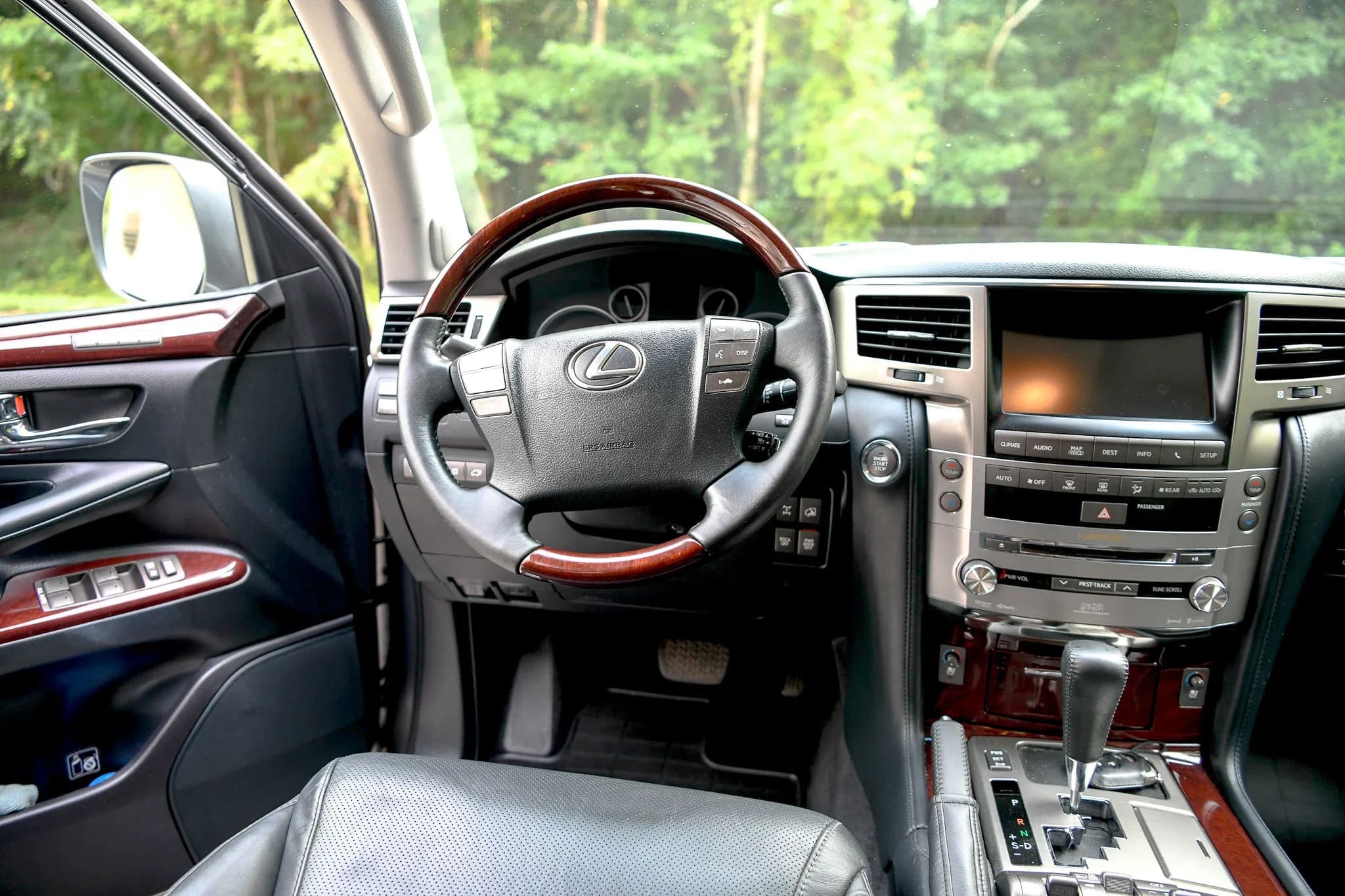 2014 Lexus LX570, view