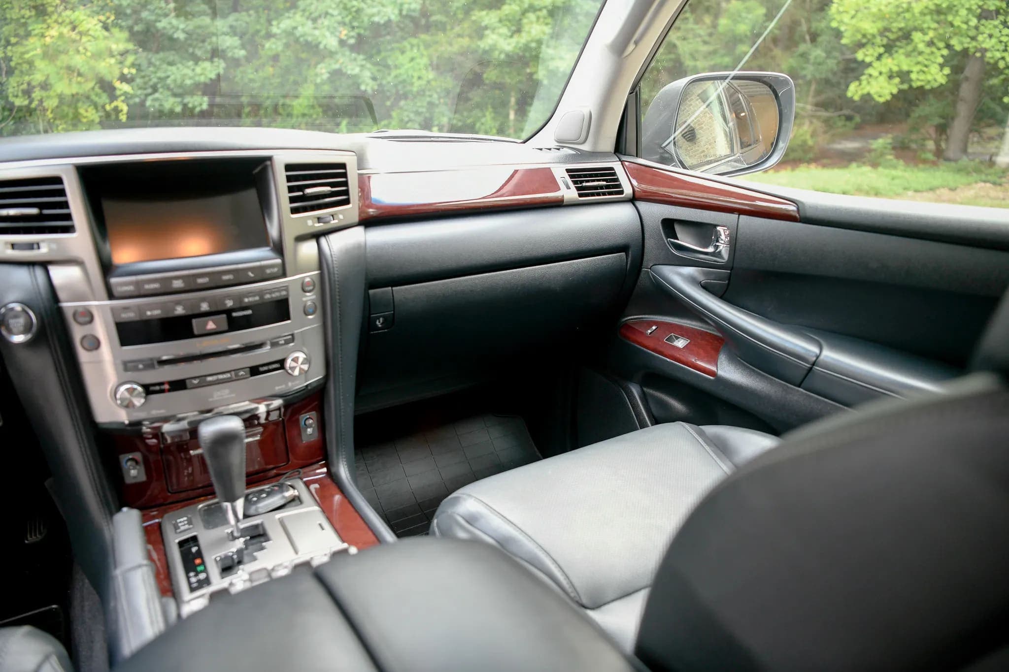 2014 Lexus LX570, view