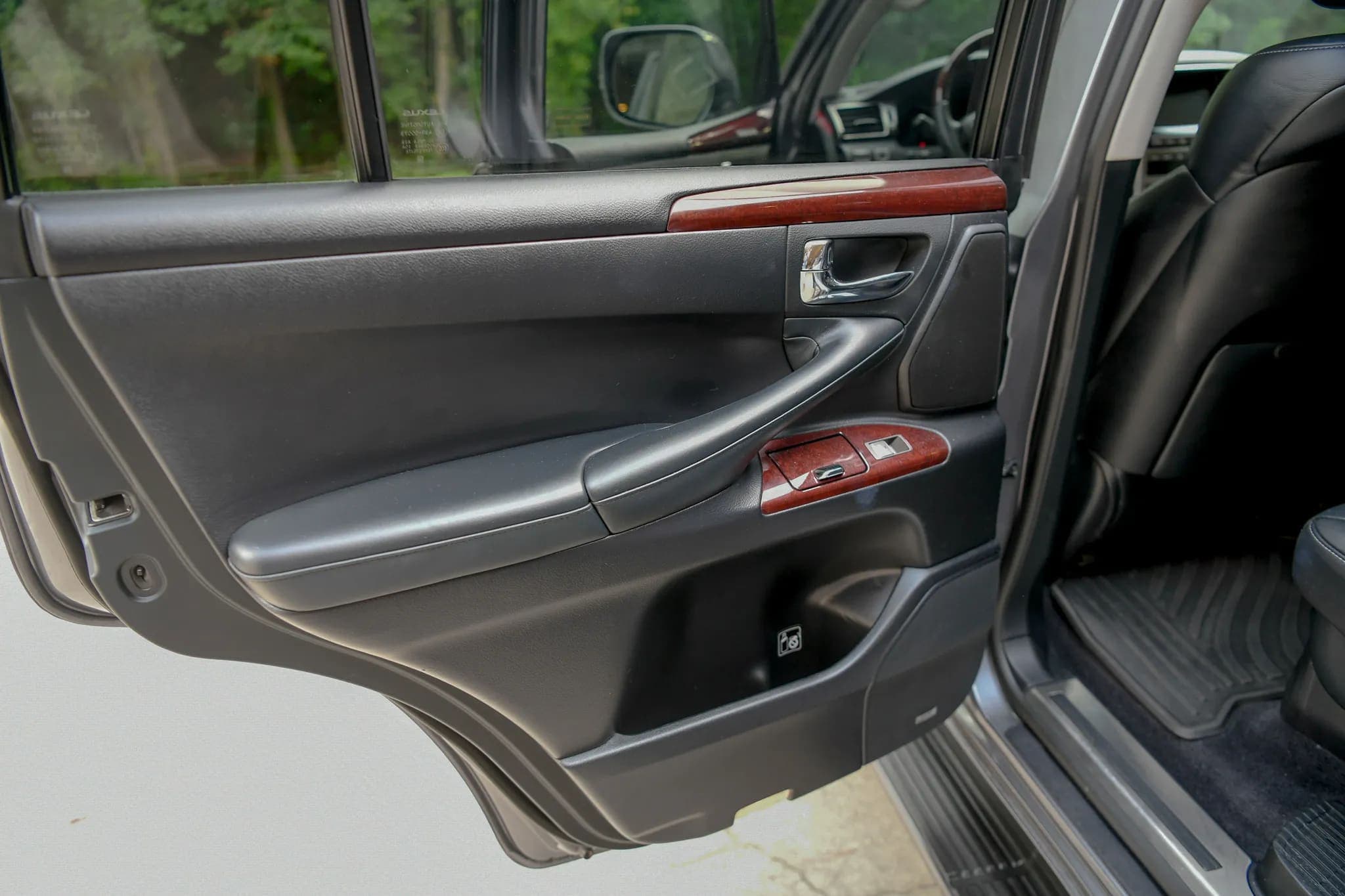 2014 Lexus LX570, view
