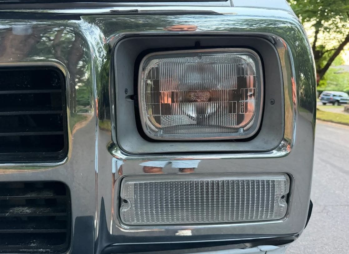 1993 Dodge Ram W250 LE Club Cab Cummins 4×4 5-Speed, view