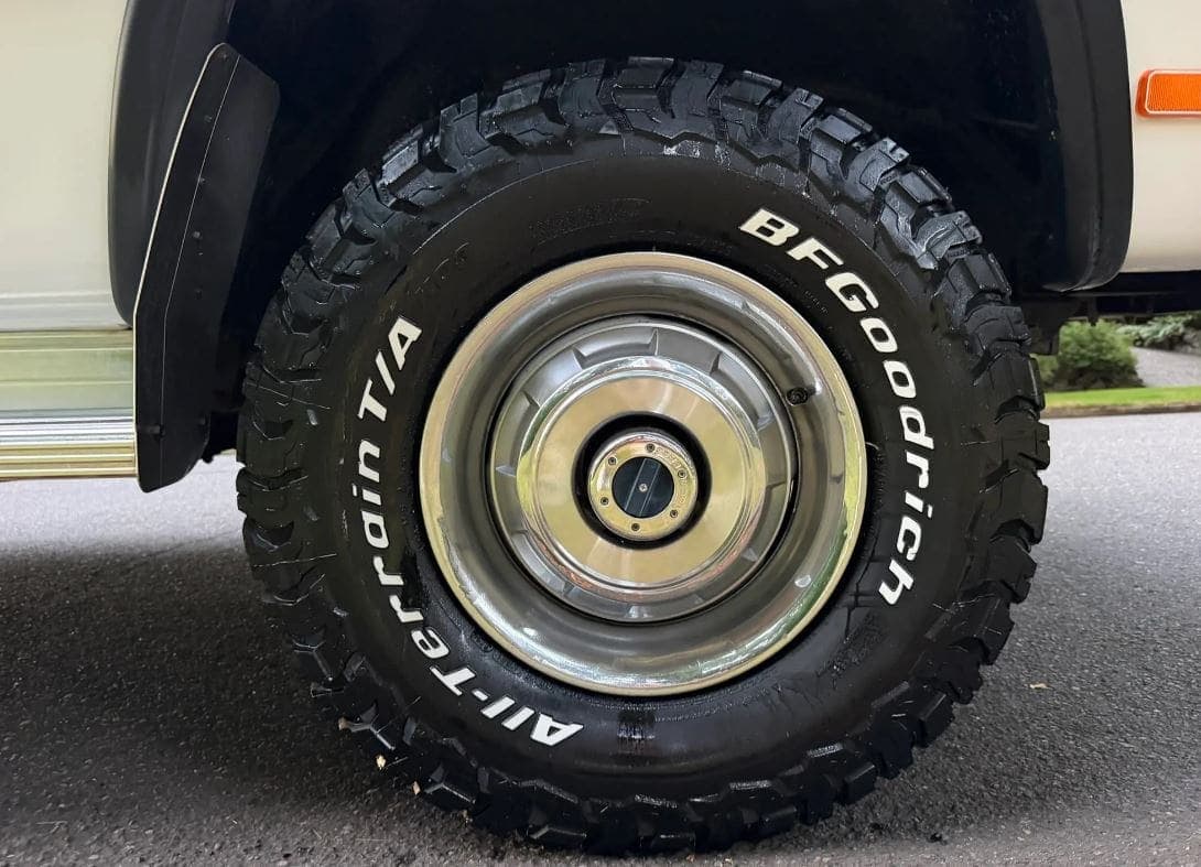 1993 Dodge Ram W250 LE Club Cab Cummins 4×4 5-Speed, view