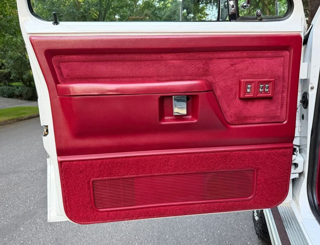 1993 Dodge Ram W250 LE Club Cab Cummins 4×4 5-Speed, view