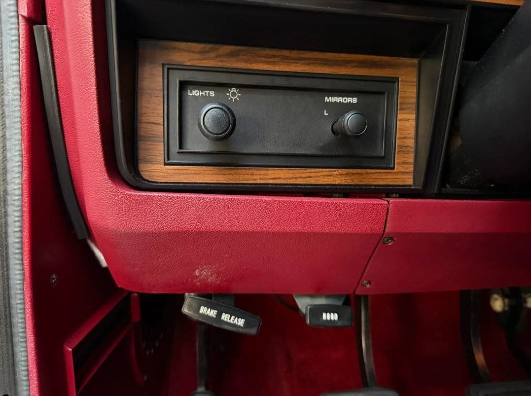 1993 Dodge Ram W250 LE Club Cab Cummins 4×4 5-Speed, view