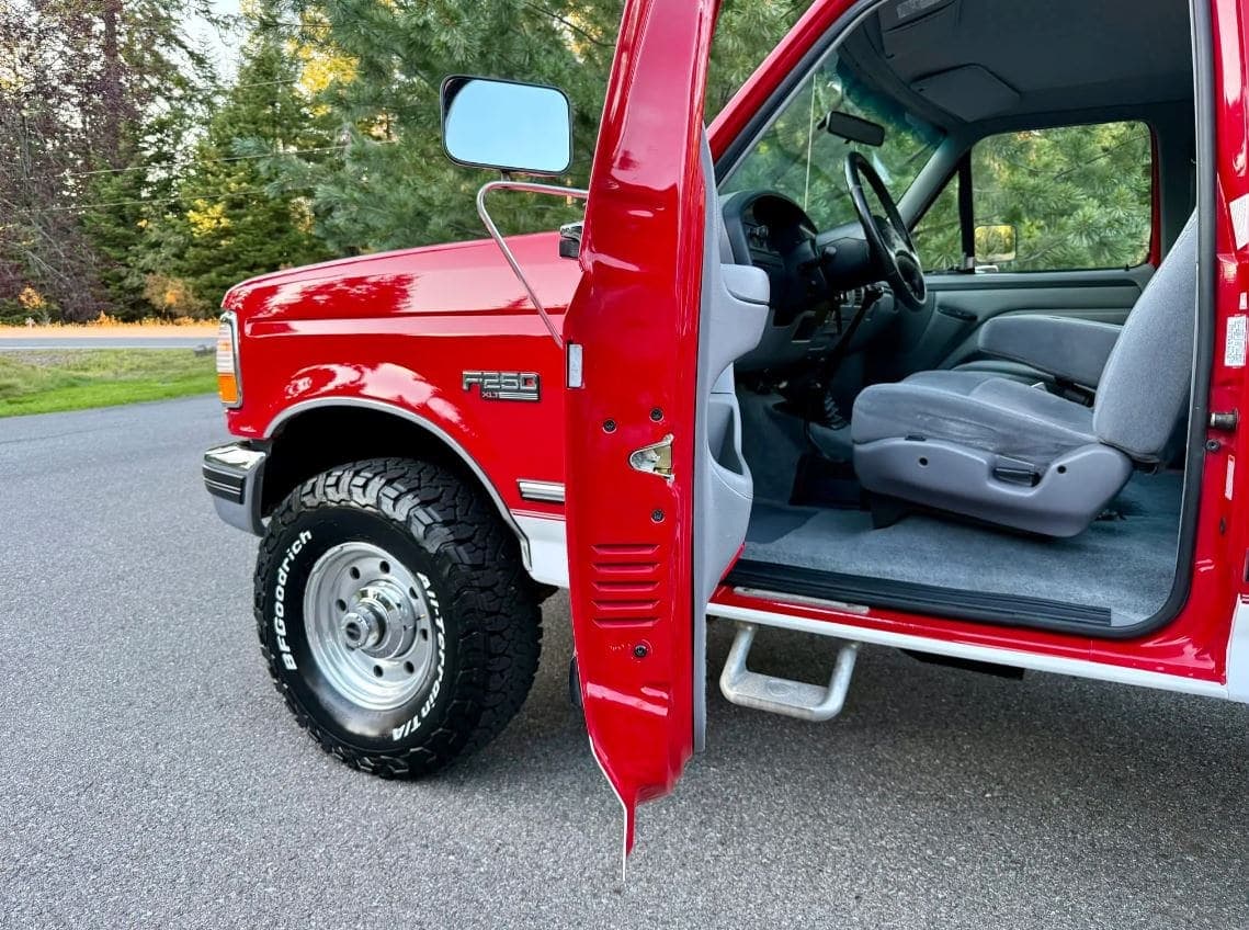 1996 Ford F-250 XLT SuperCab 7.5L 4×4 5-Speed, view