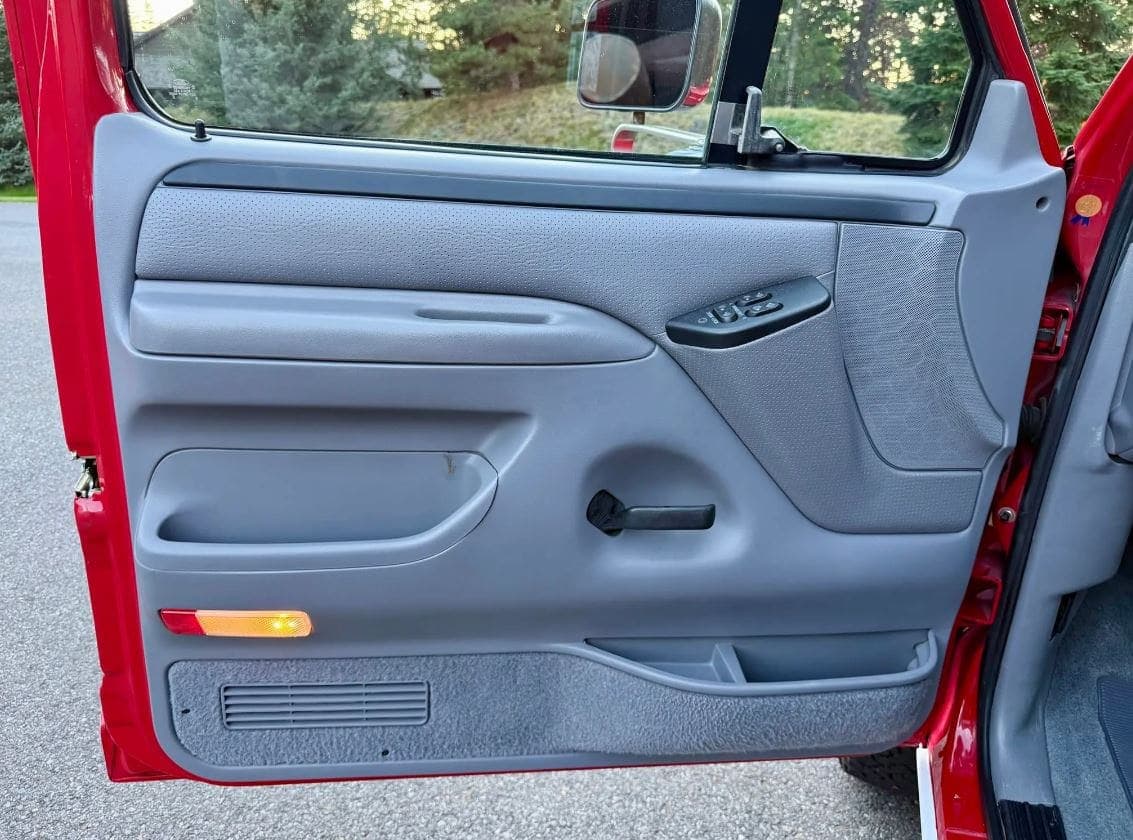 1996 Ford F-250 XLT SuperCab 7.5L 4×4 5-Speed, view
