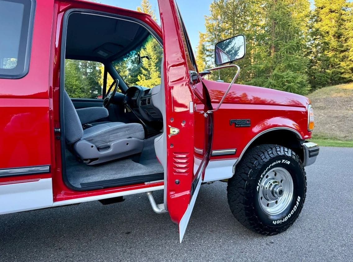 1996 Ford F-250 XLT SuperCab 7.5L 4×4 5-Speed, view
