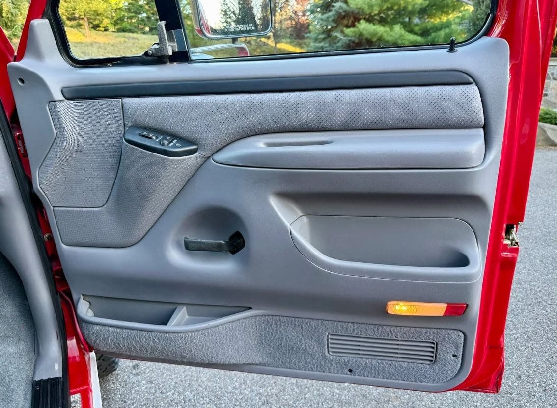 1996 Ford F-250 XLT SuperCab 7.5L 4×4 5-Speed, view