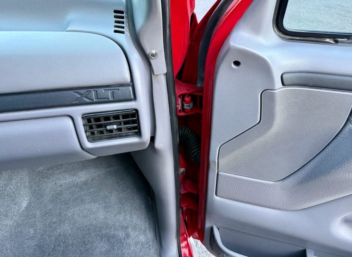 1996 Ford F-250 XLT SuperCab 7.5L 4×4 5-Speed, view
