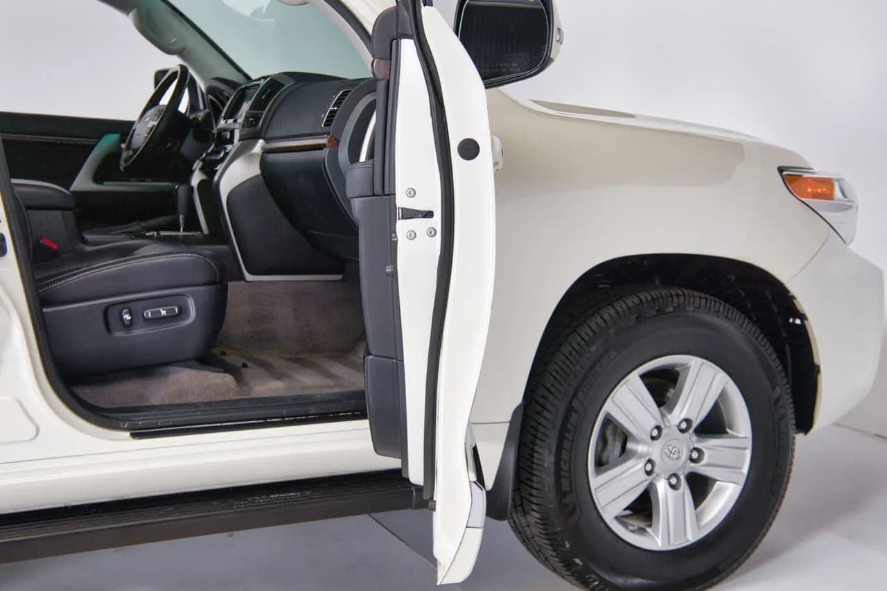 2015 Toyota Land Cruiser URJ200, view