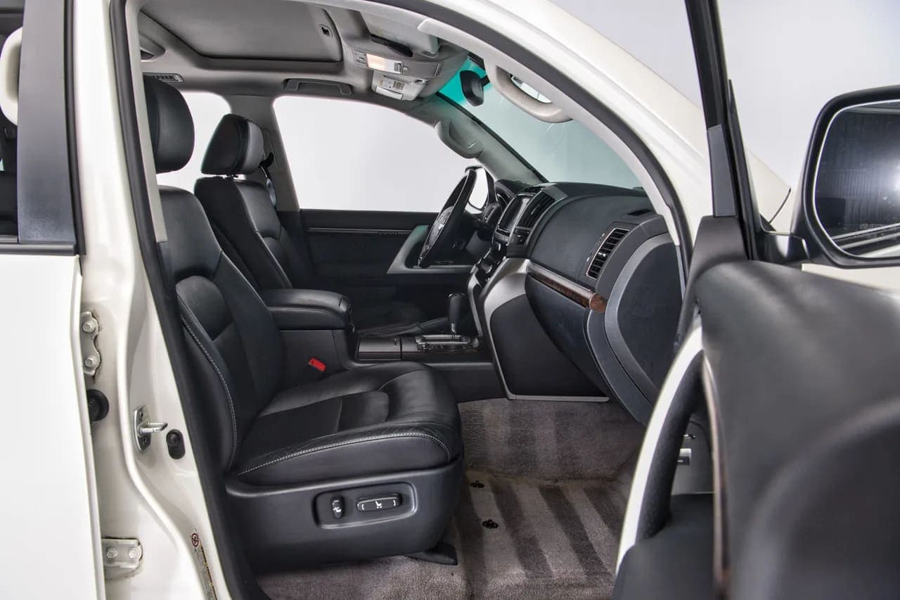 2015 Toyota Land Cruiser URJ200, view