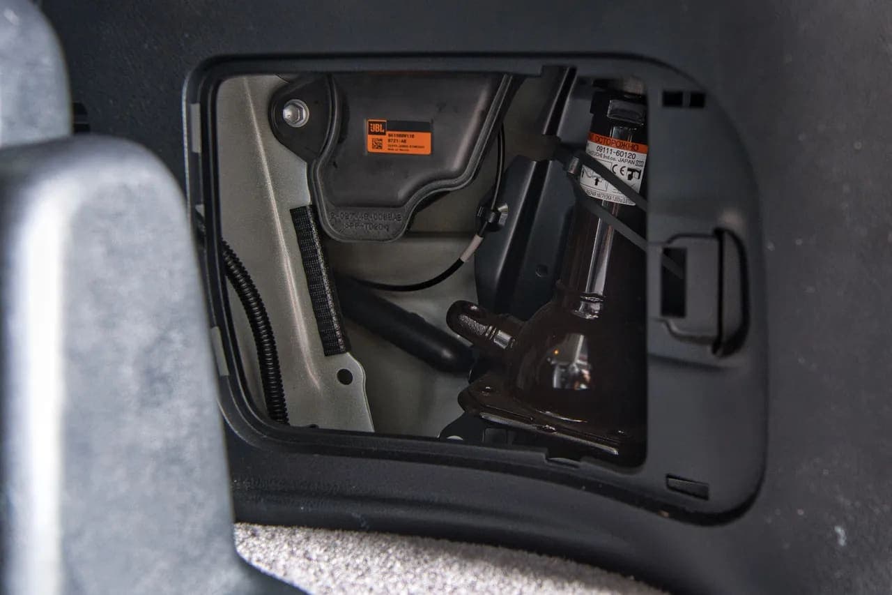 2015 Toyota Land Cruiser URJ200, view