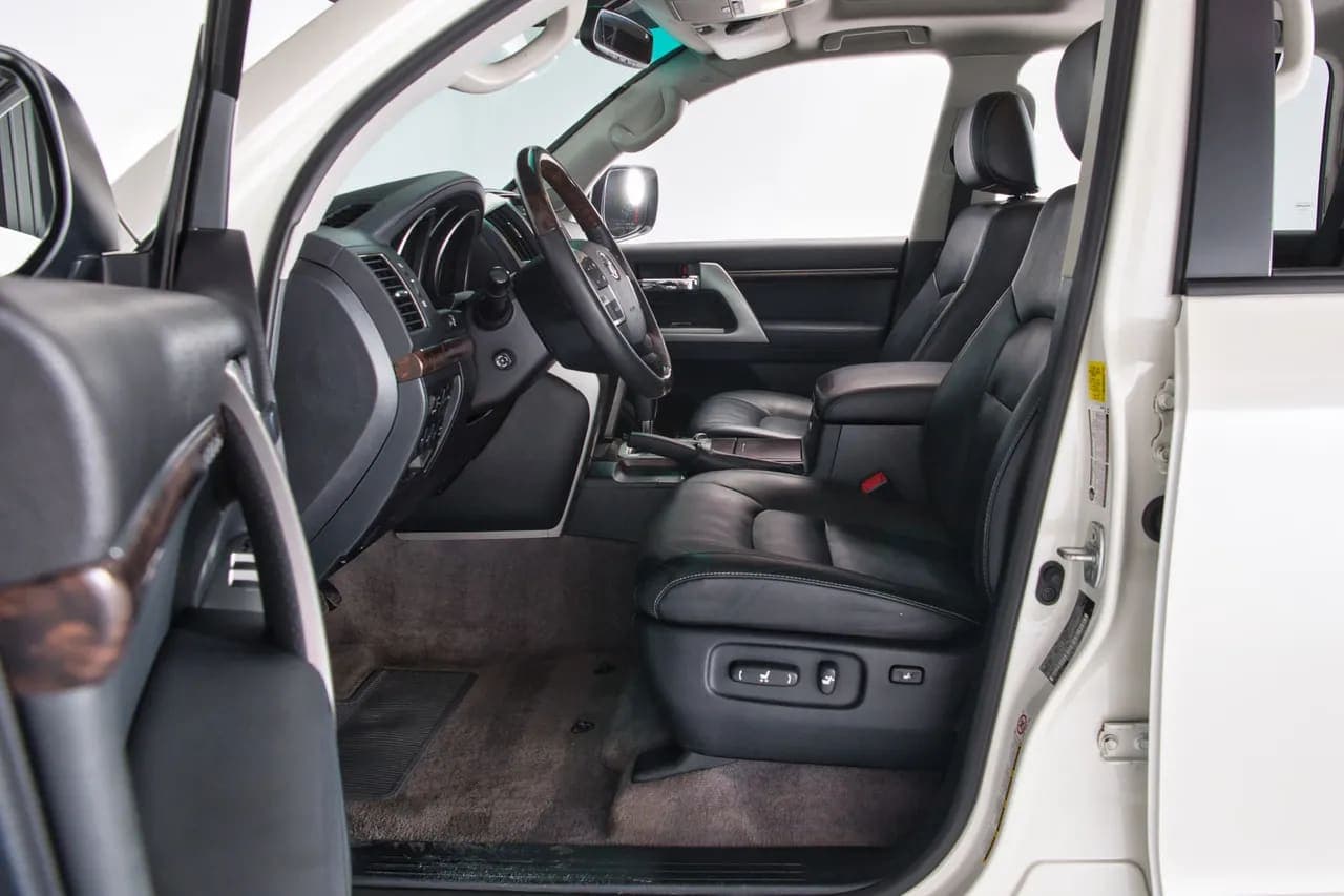 2015 Toyota Land Cruiser URJ200, view