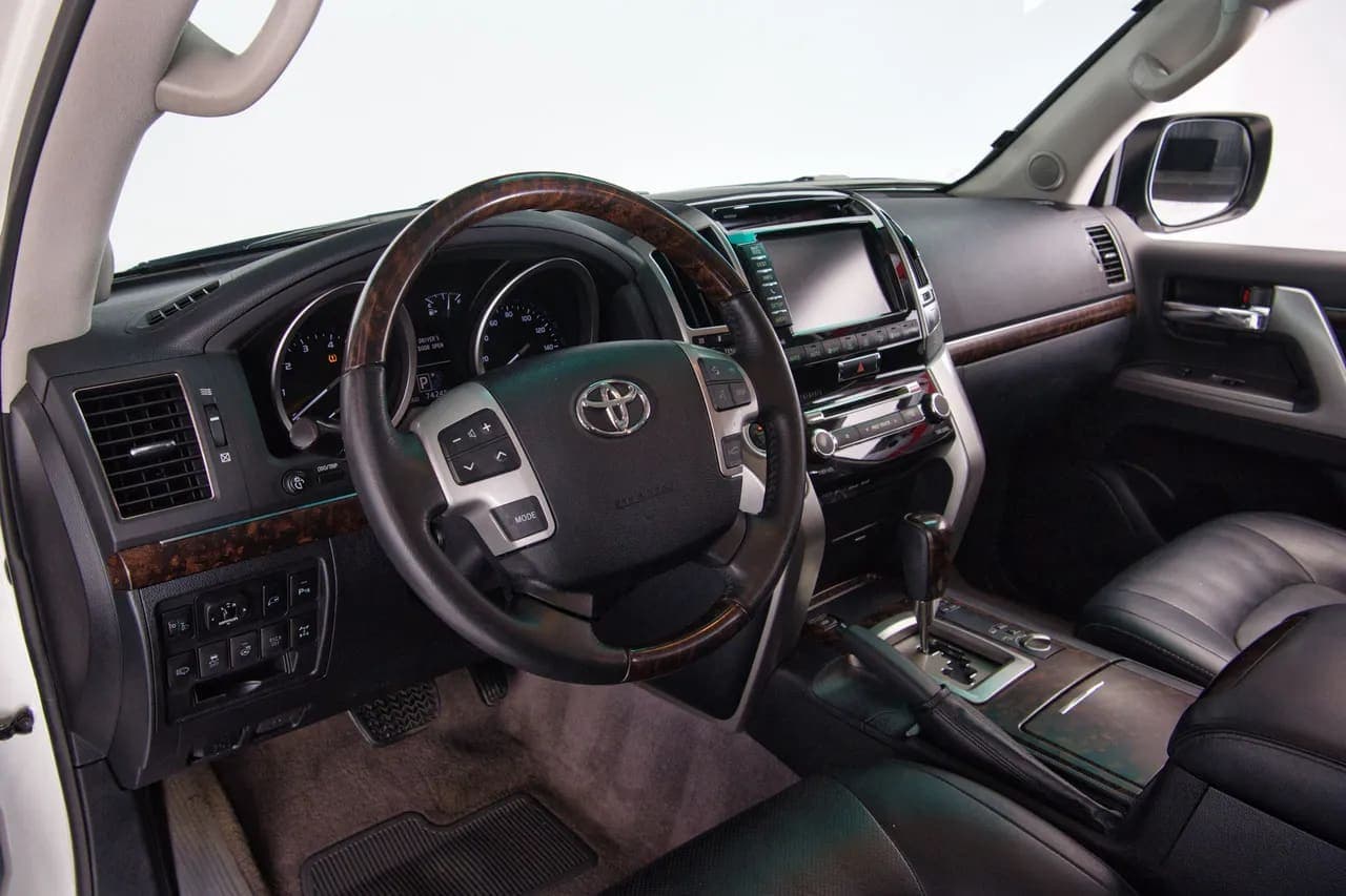 2015 Toyota Land Cruiser URJ200, view