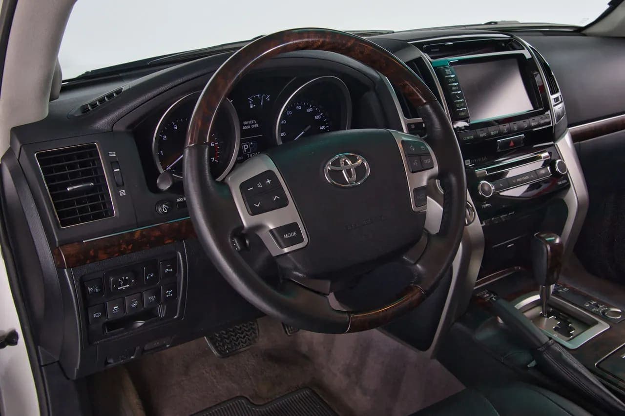 2015 Toyota Land Cruiser URJ200, view