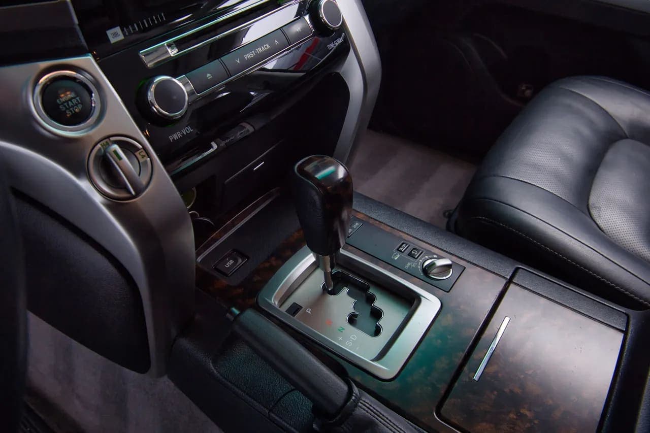 2015 Toyota Land Cruiser URJ200, view