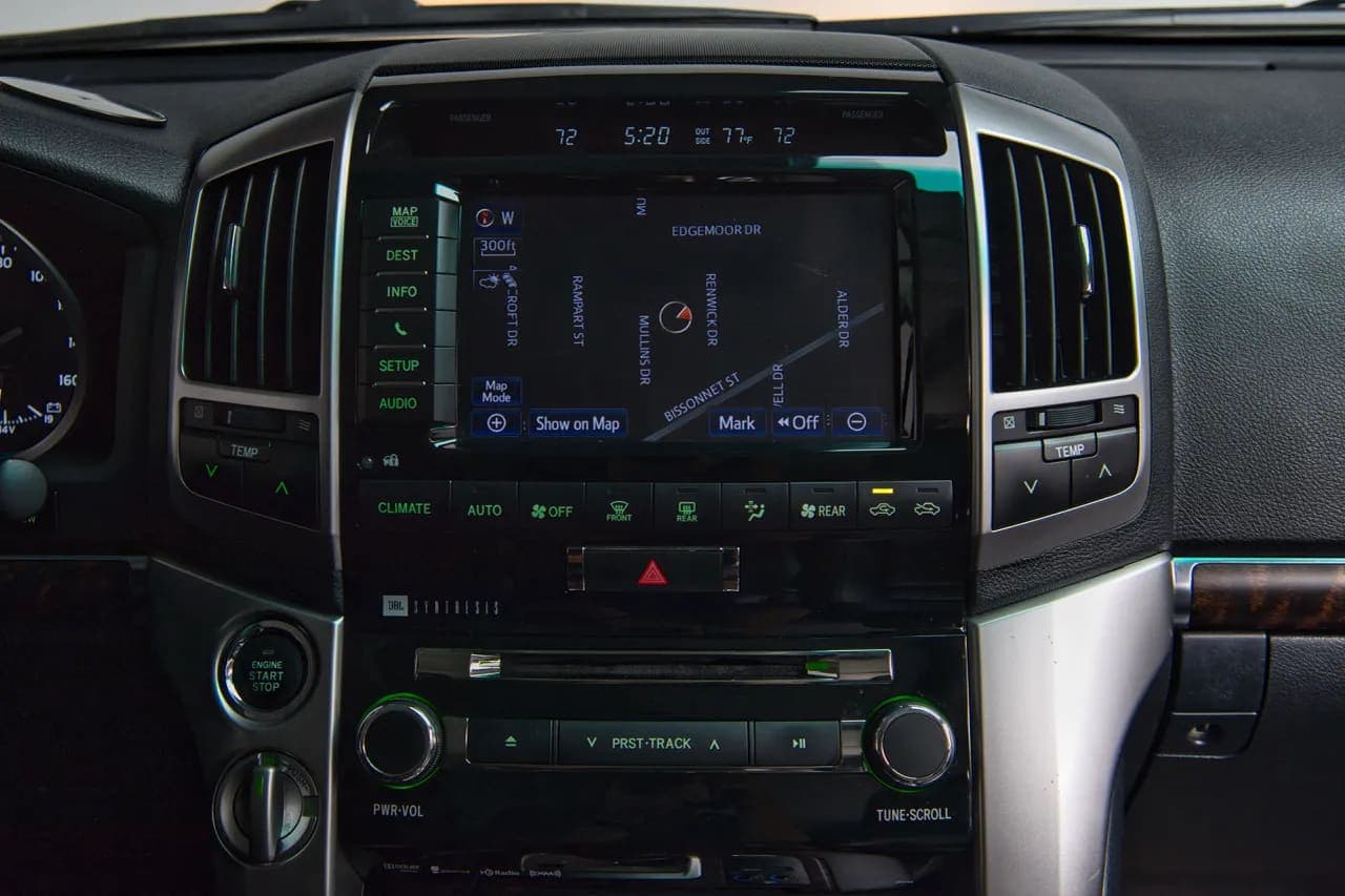 2015 Toyota Land Cruiser URJ200, view