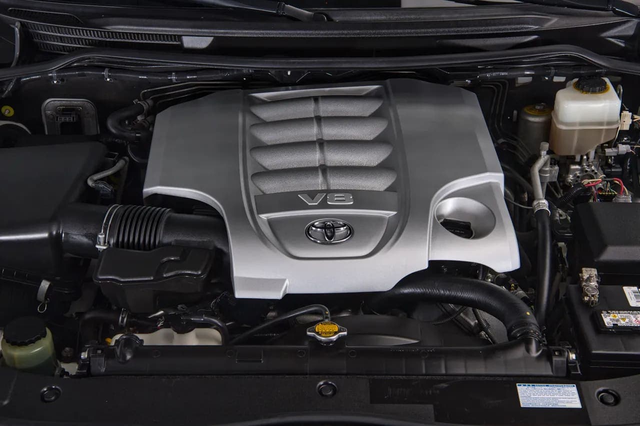 2015 Toyota Land Cruiser URJ200, view