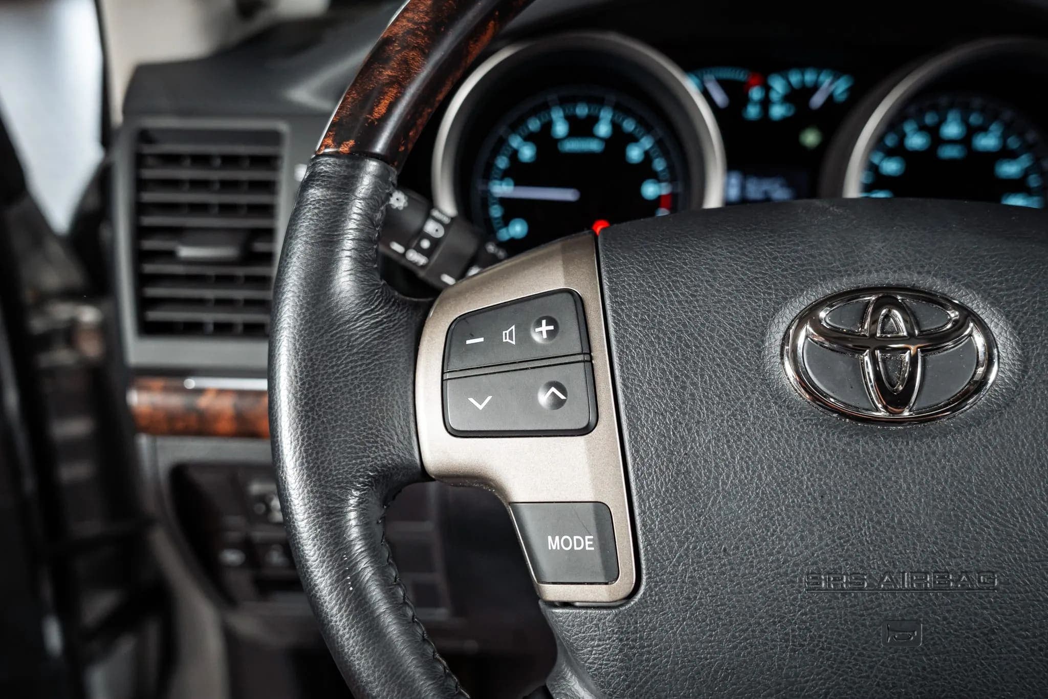 2008 Toyota Land Cruiser URJ200
 7k-Miles Like new, view