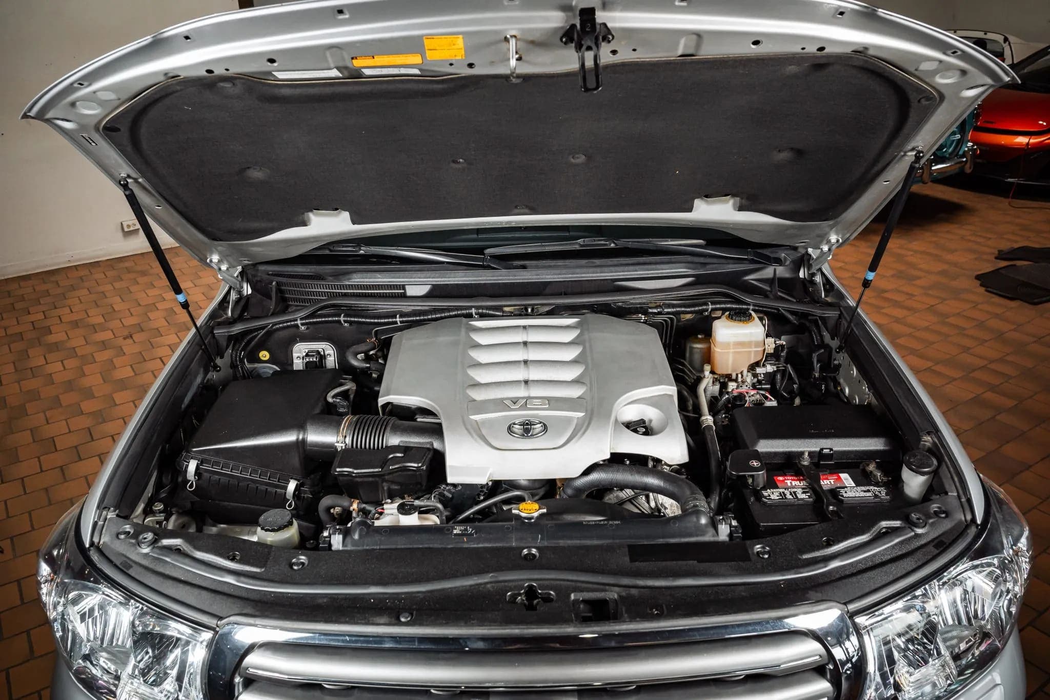 2008 Toyota Land Cruiser URJ200
 7k-Miles Like new, view