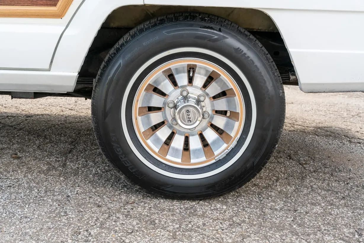 1987 Jeep Grand Wagoneer, view