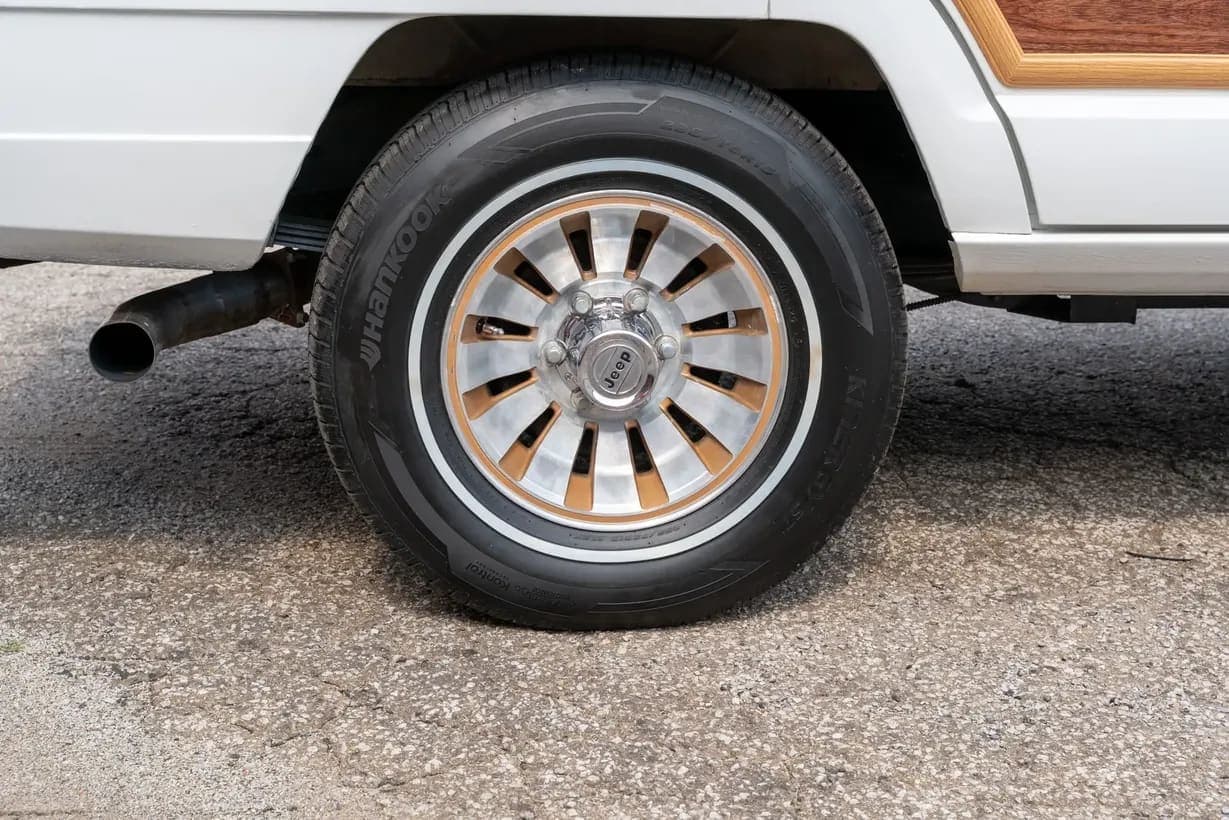 1987 Jeep Grand Wagoneer, view