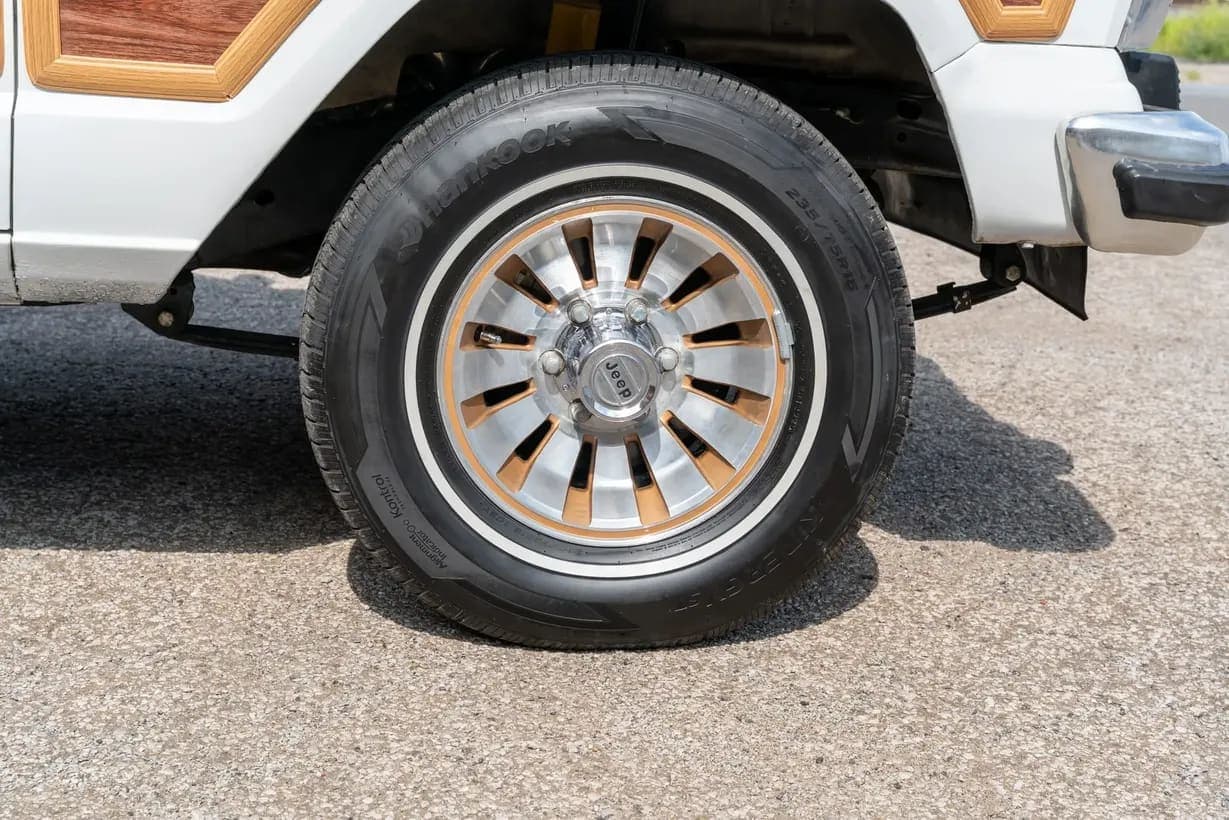 1987 Jeep Grand Wagoneer, view
