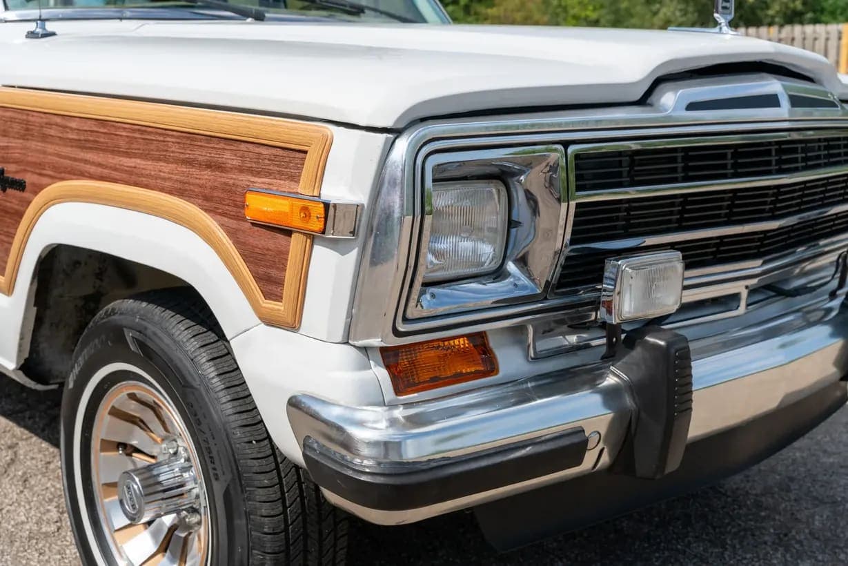 1987 Jeep Grand Wagoneer, view