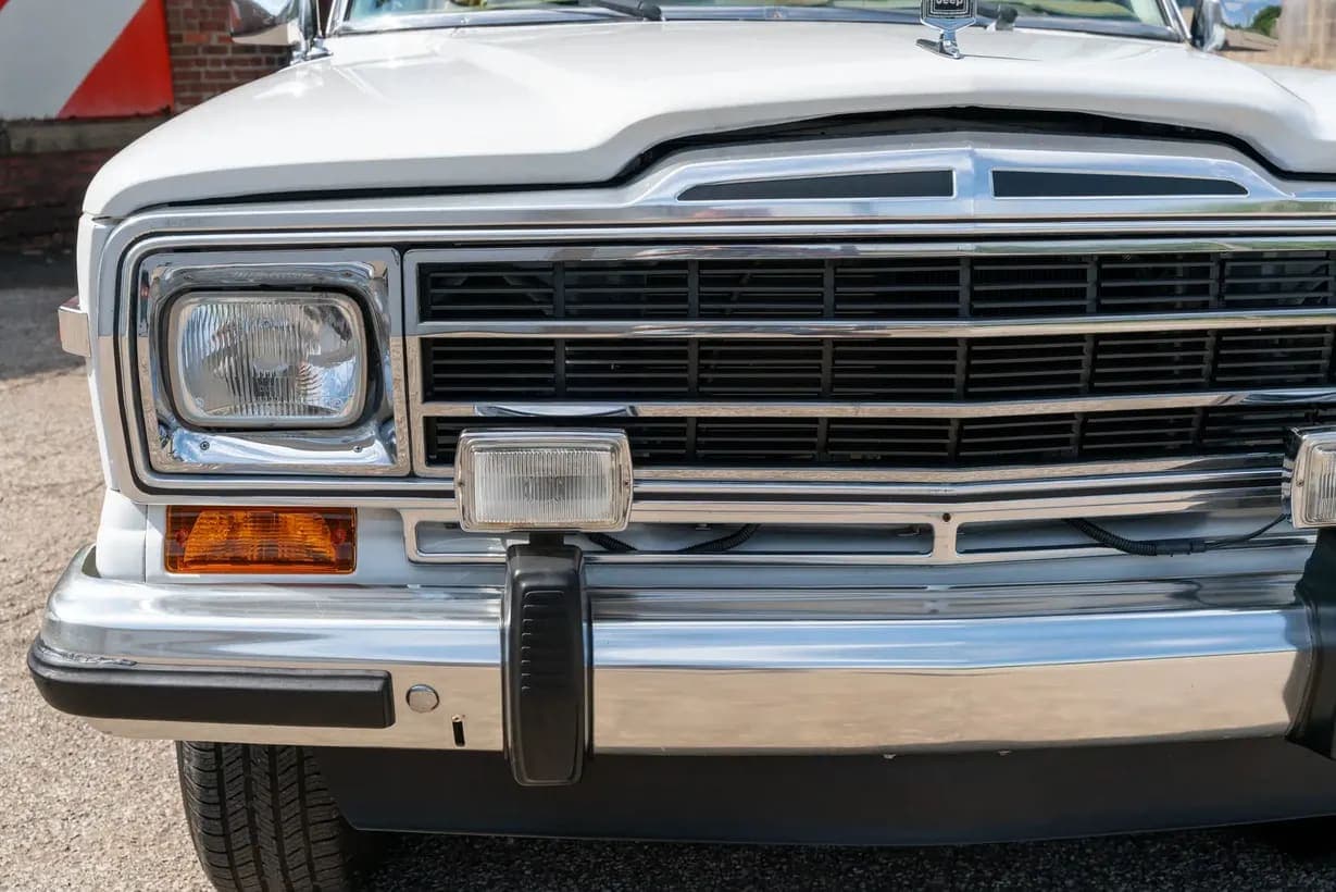 1987 Jeep Grand Wagoneer, view