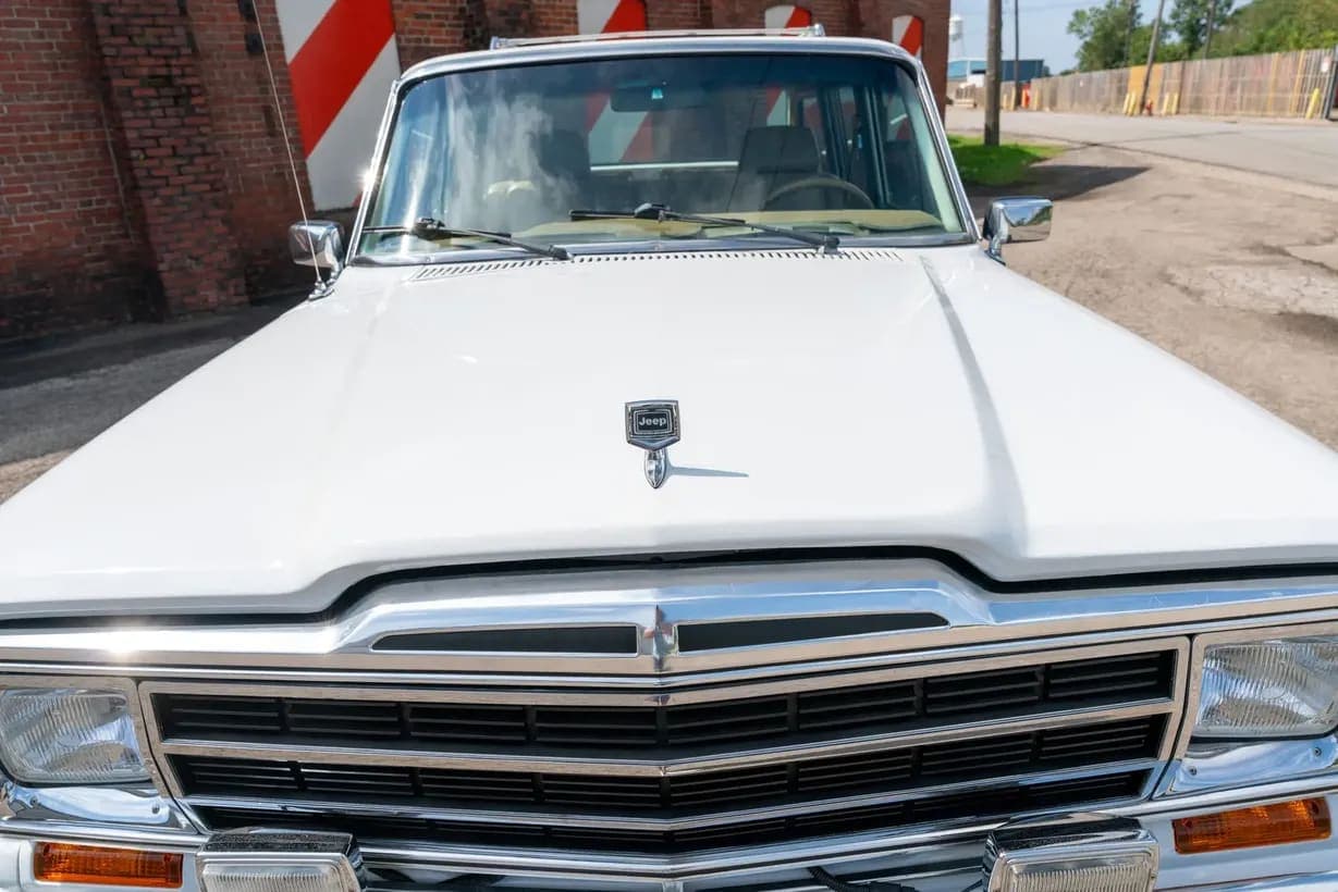 1987 Jeep Grand Wagoneer, view