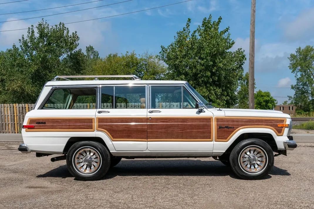 1987 Jeep Grand Wagoneer, view