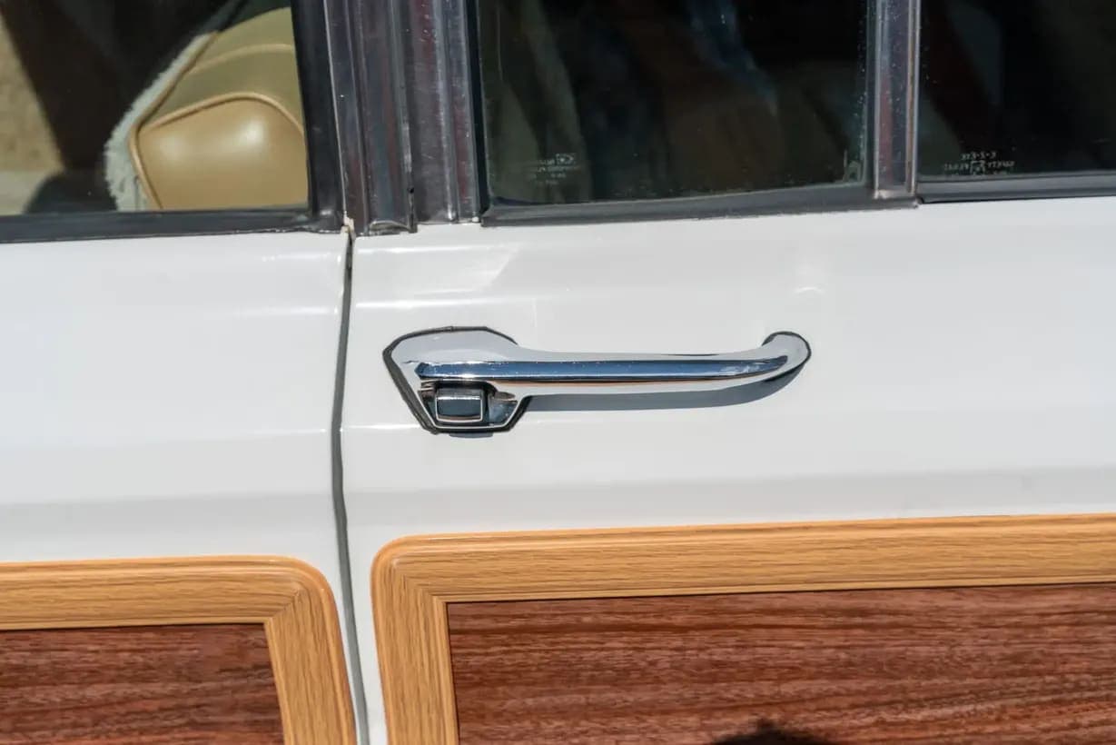 1987 Jeep Grand Wagoneer, view