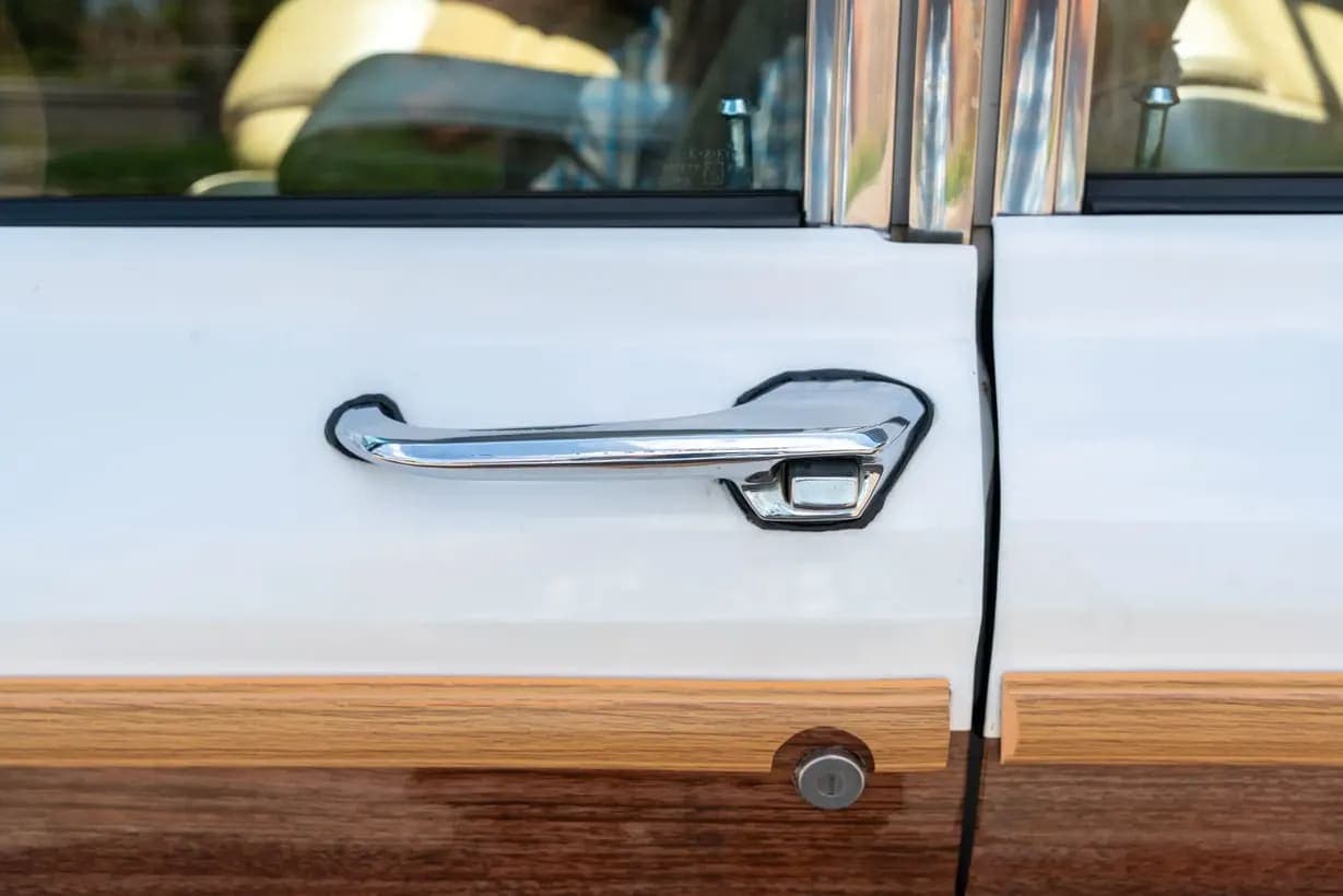 1987 Jeep Grand Wagoneer, view