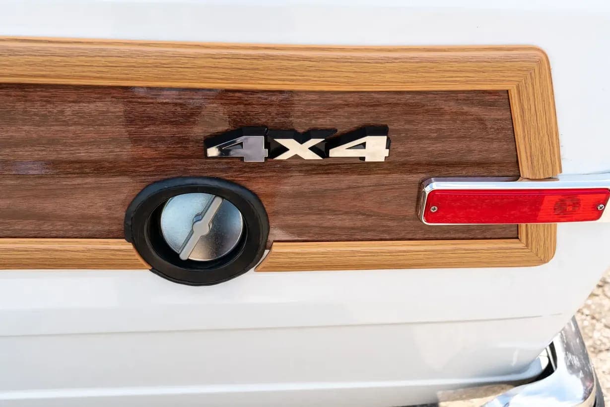 1987 Jeep Grand Wagoneer, view