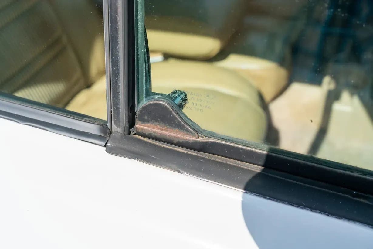 1987 Jeep Grand Wagoneer, view