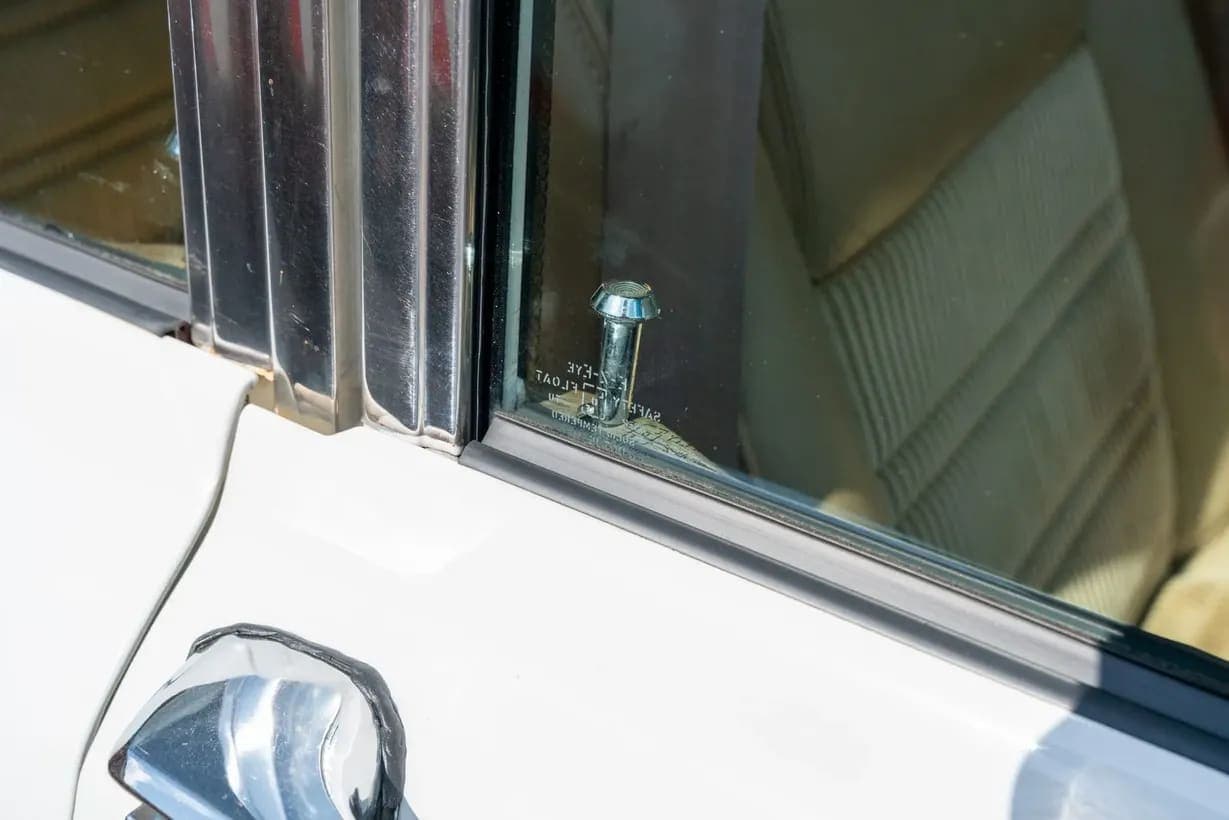 1987 Jeep Grand Wagoneer, view