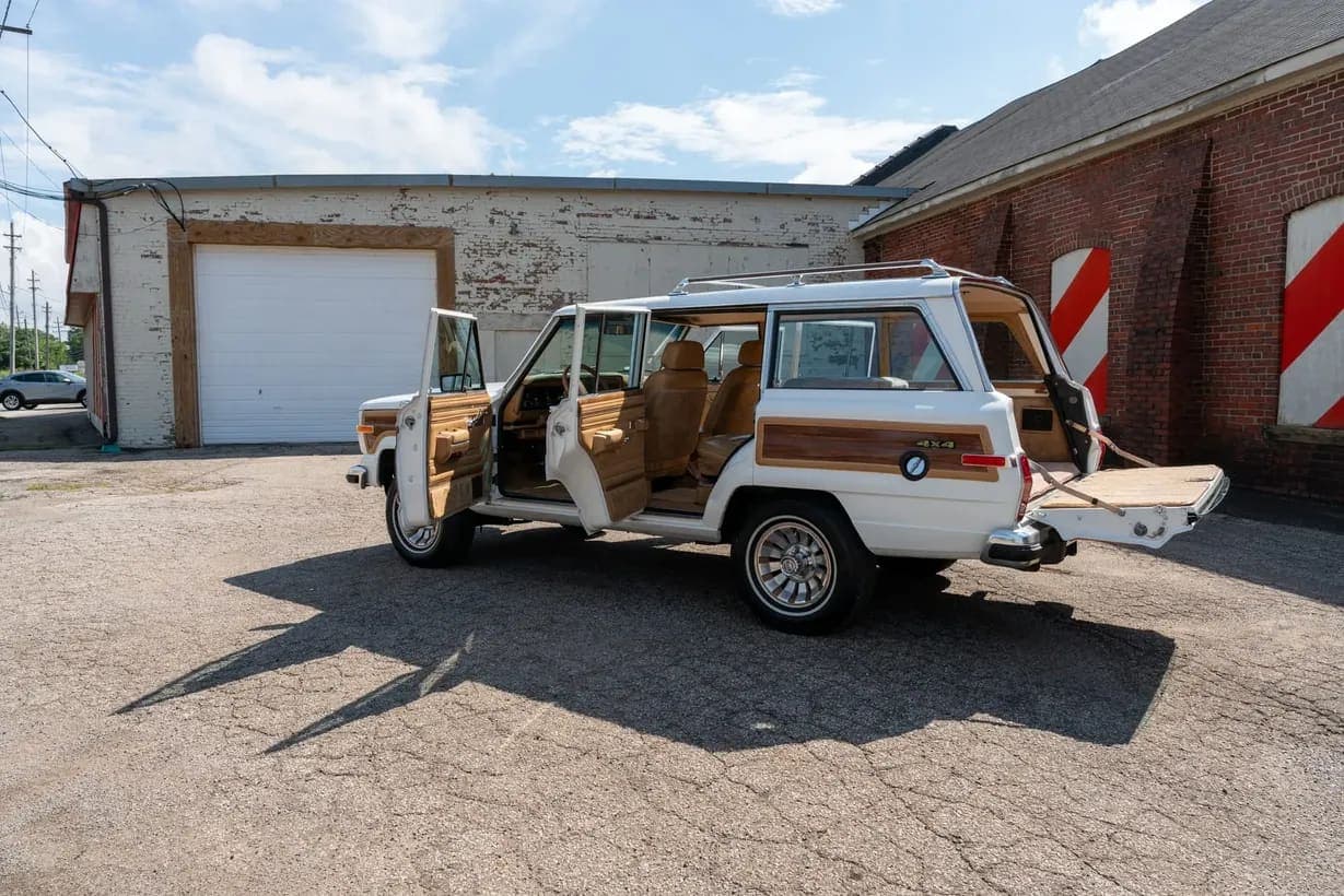 1987 Jeep Grand Wagoneer, view