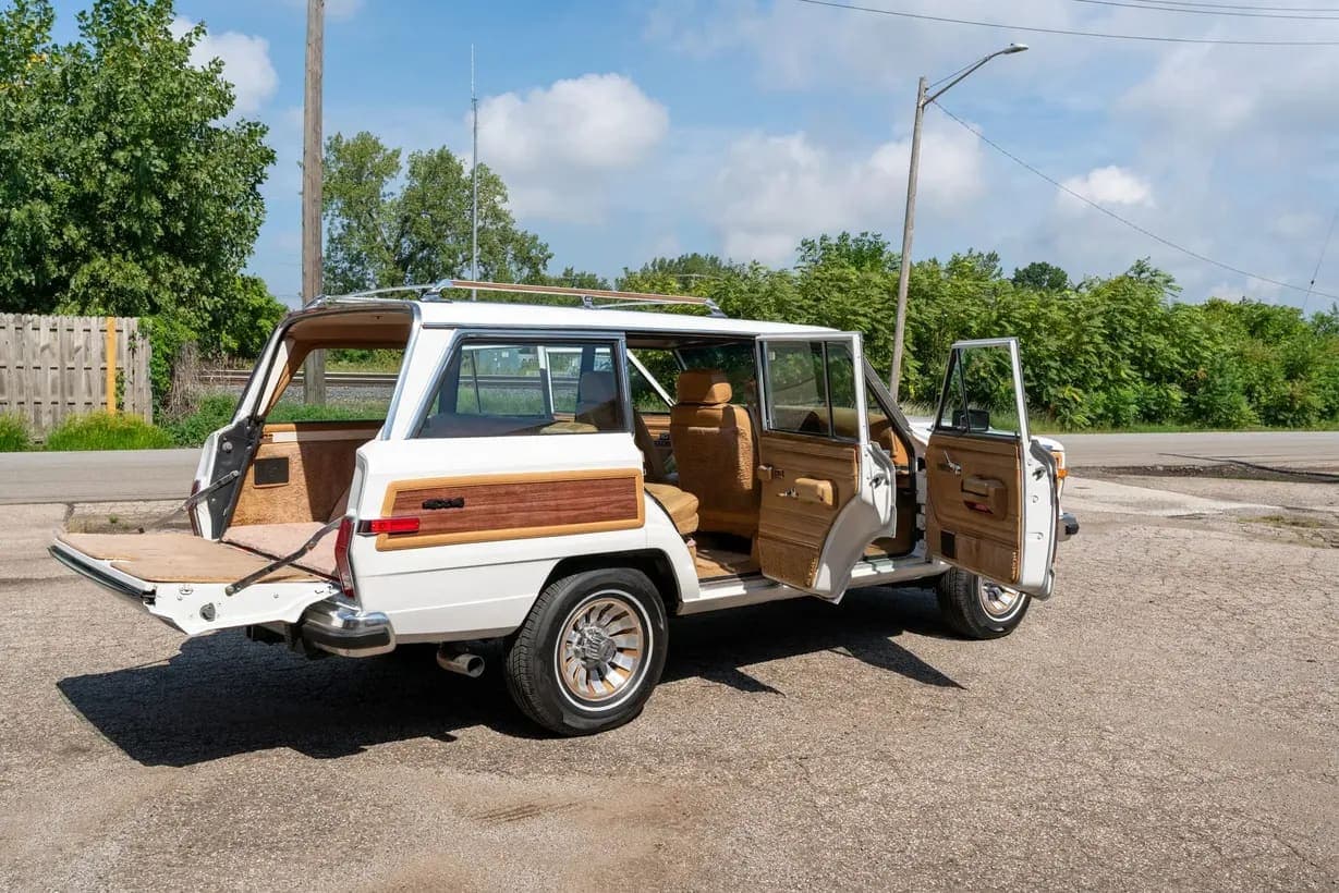 1987 Jeep Grand Wagoneer, view