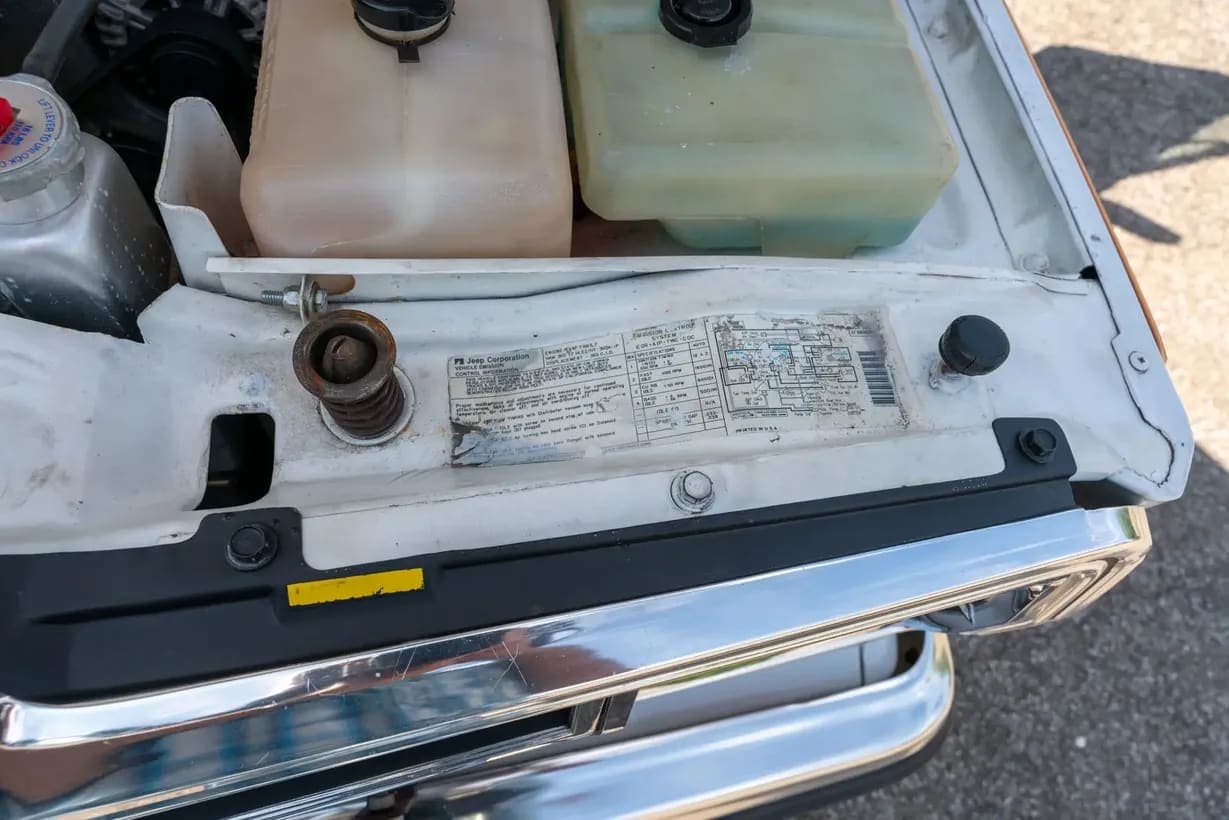 1987 Jeep Grand Wagoneer, view