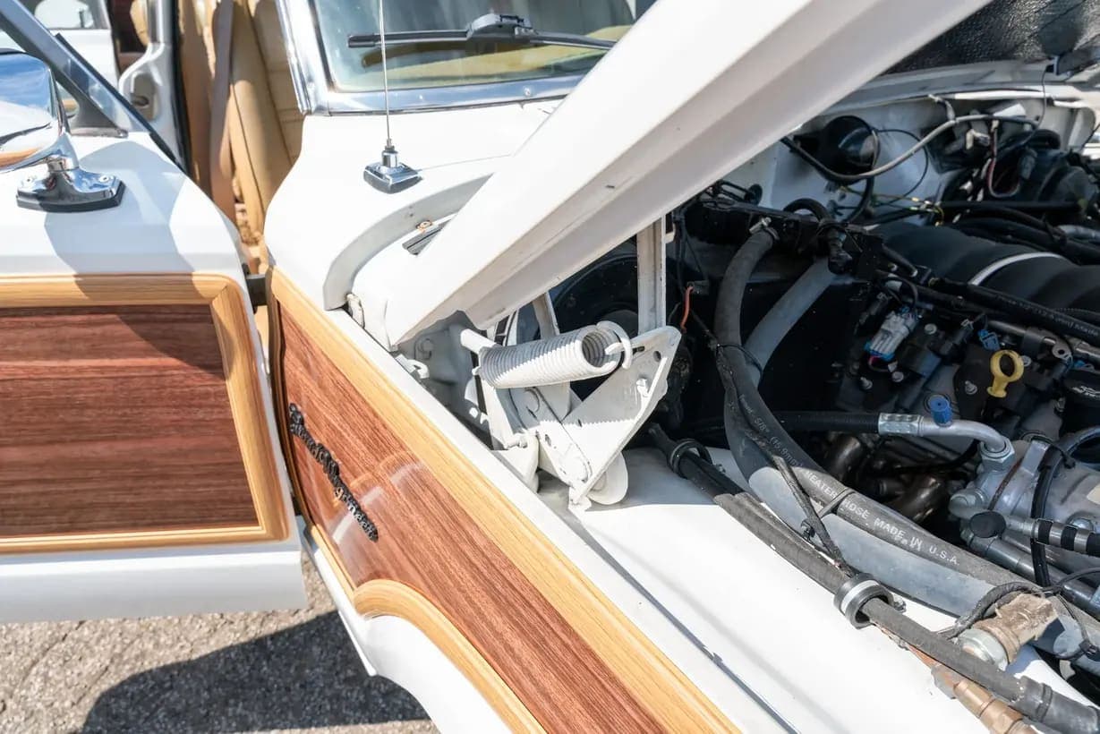 1987 Jeep Grand Wagoneer, view