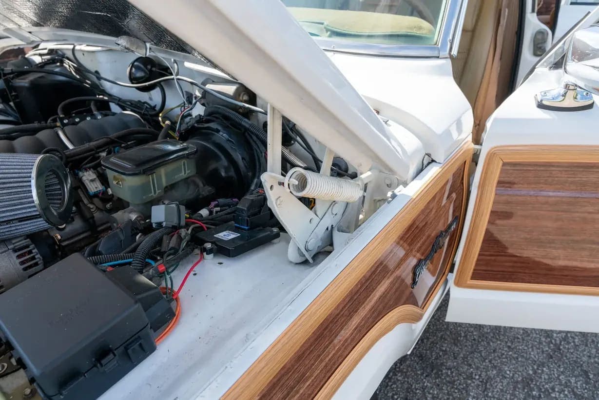 1987 Jeep Grand Wagoneer, view