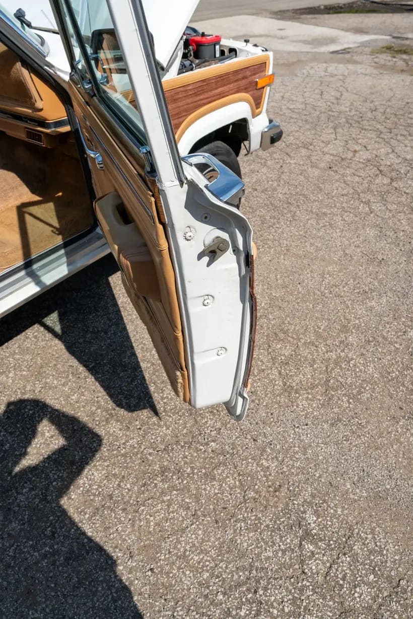 1987 Jeep Grand Wagoneer, view