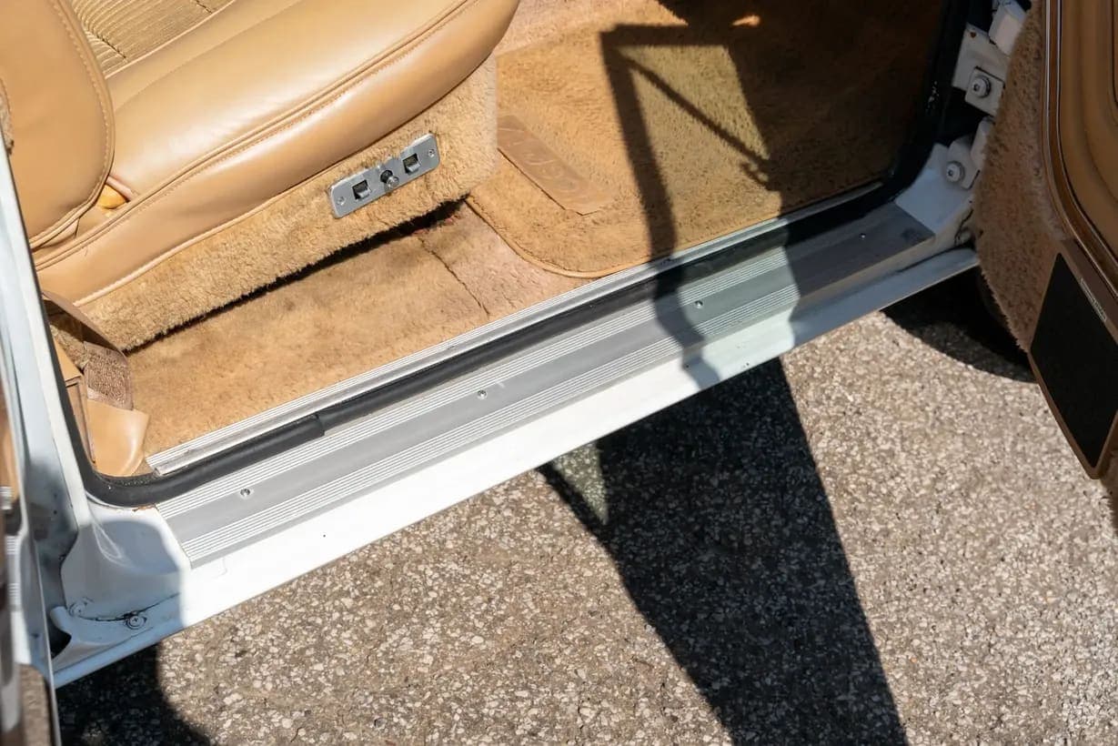 1987 Jeep Grand Wagoneer, view