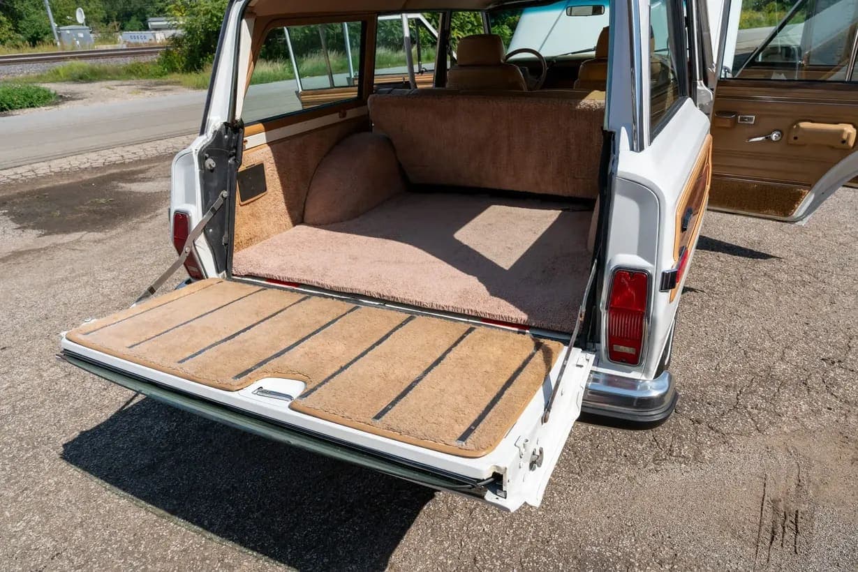 1987 Jeep Grand Wagoneer, view