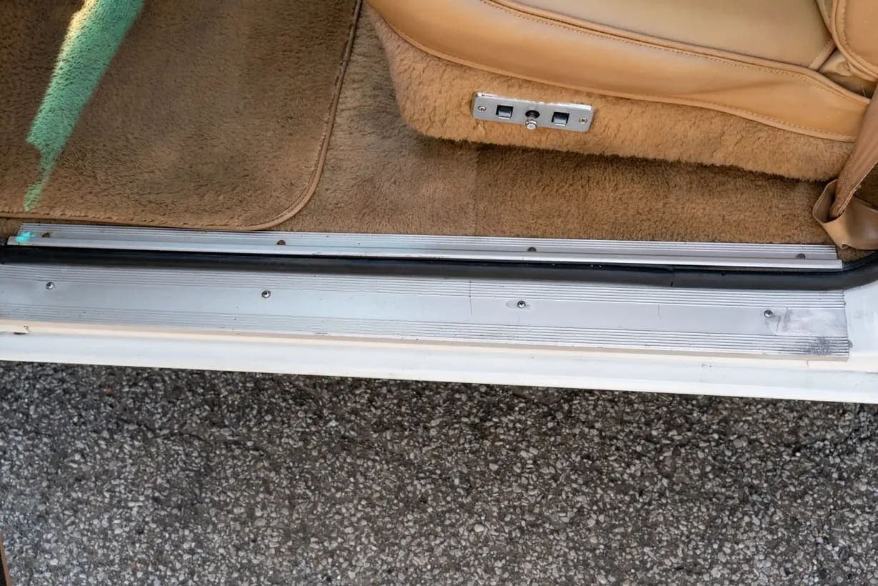 1987 Jeep Grand Wagoneer, view