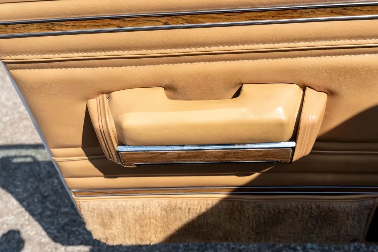 1987 Jeep Grand Wagoneer, view