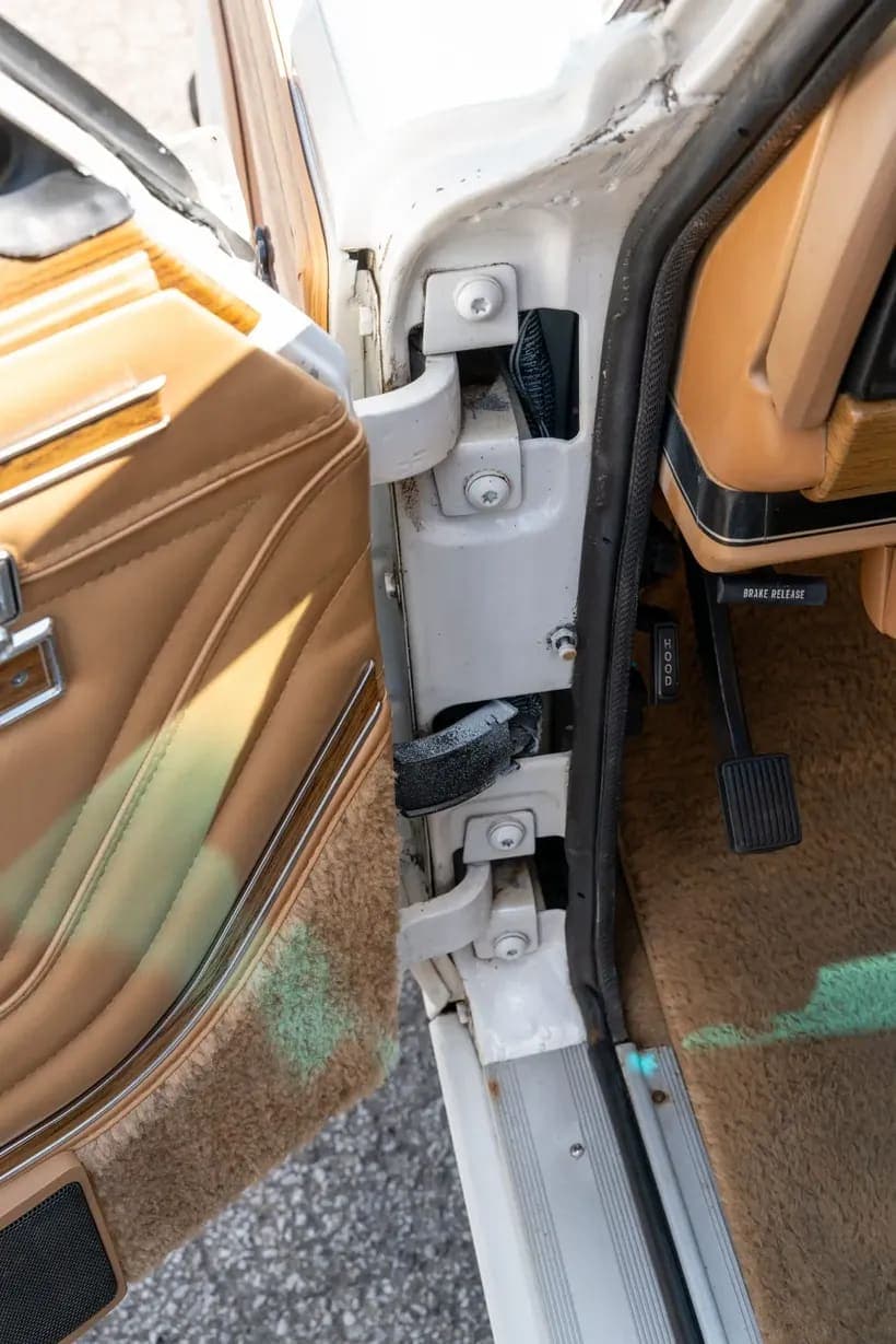 1987 Jeep Grand Wagoneer, view